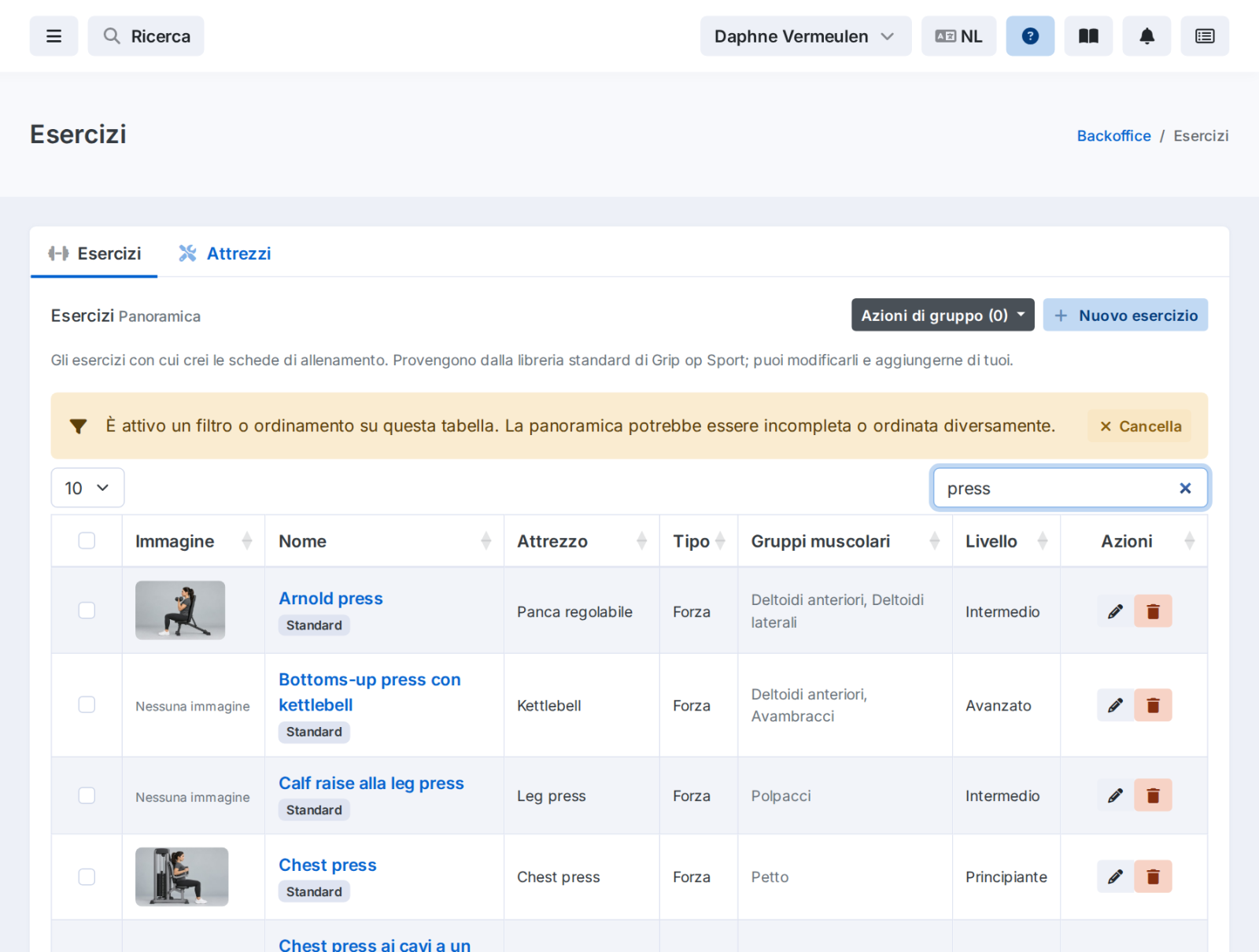 De oefeningenbibliotheek met beeld, toestel en spiergroepen